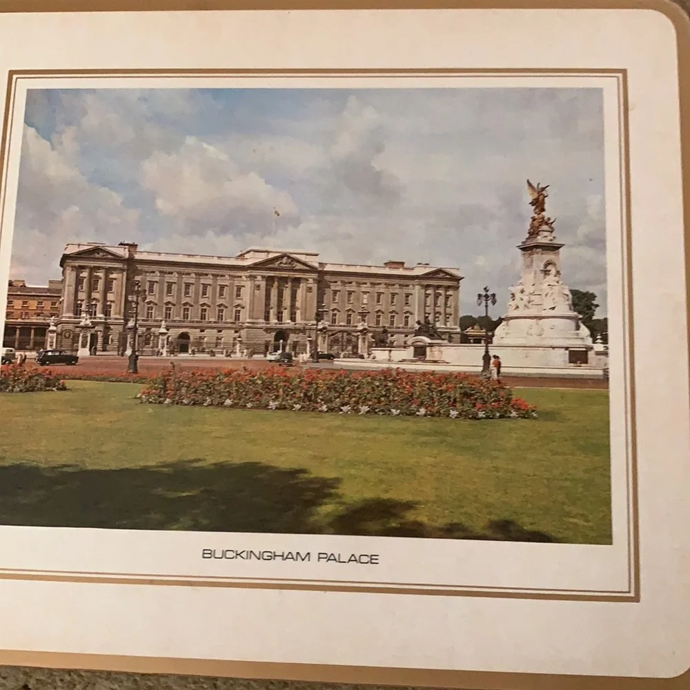 6 ENGLAND SOUVENIR COASTERS CORK BACKING DEPICTING TOURIST ATTRACTIONS LANDMARKS